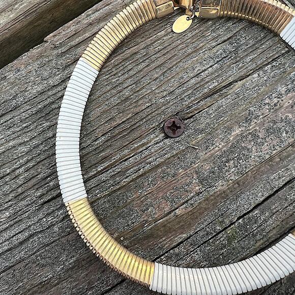 LEE BERNARDO Signed faux gold and white Choker VINTAGE - Picture 11 of 16